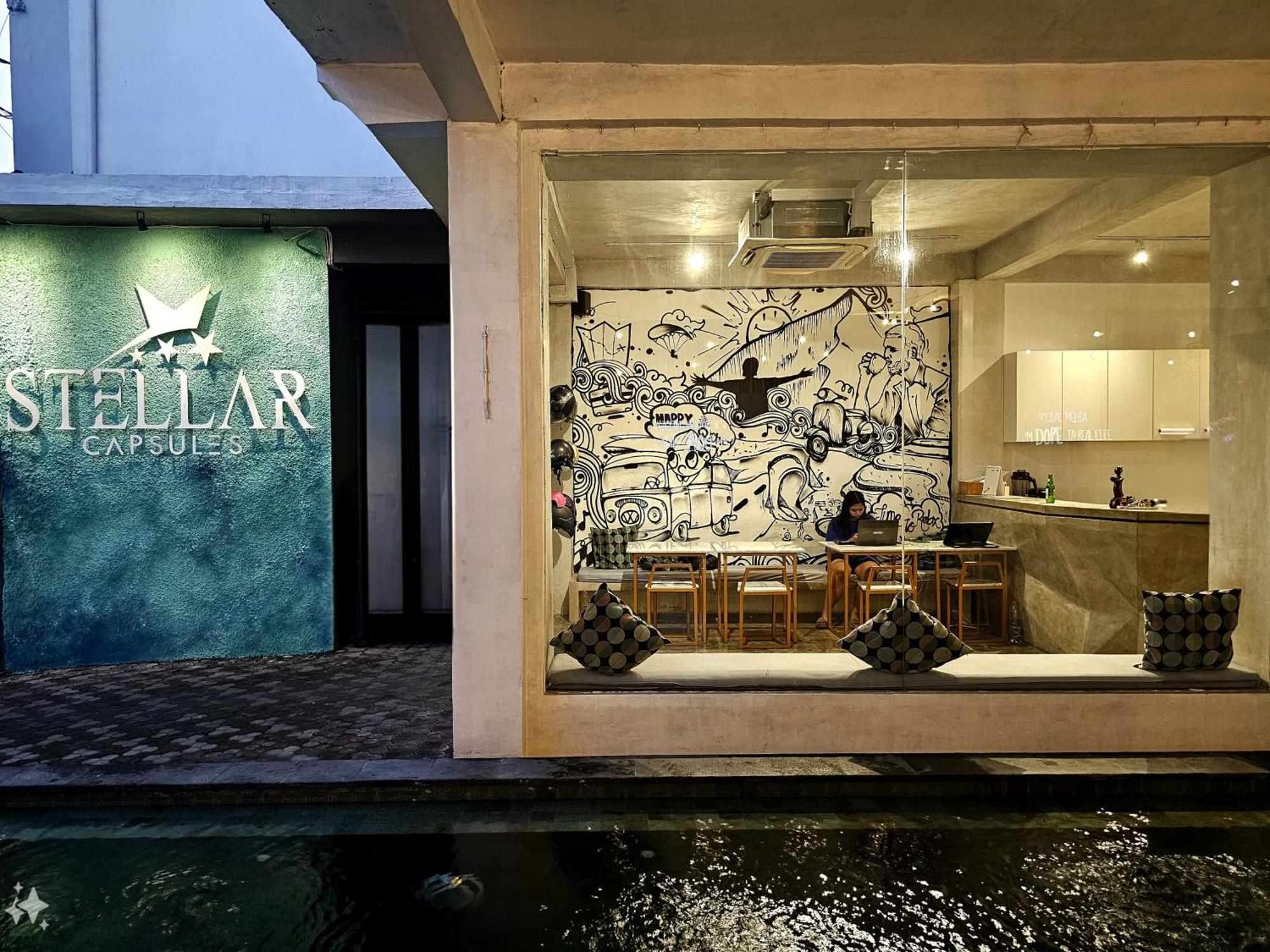 Stellar Capsules Pansiyon Seminyak Dış mekan fotoğraf Stellar Coffee