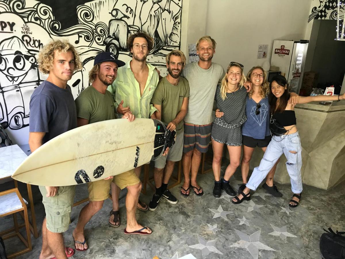 Stellar Capsules Pansiyon Seminyak Dış mekan fotoğraf The team of the film