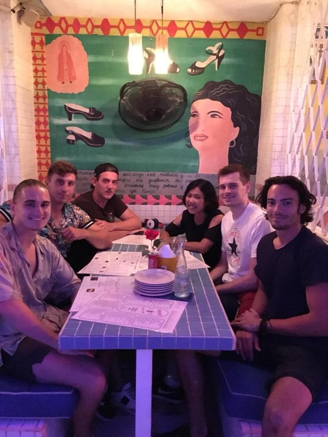 Stellar Capsules Pansiyon Seminyak Dış mekan fotoğraf The band in 2016