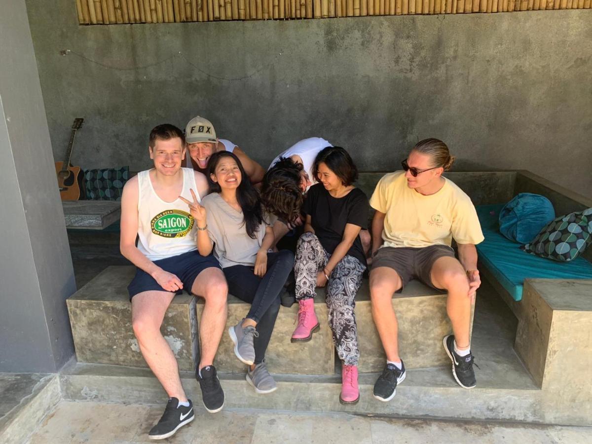 Stellar Capsules Pansiyon Seminyak Dış mekan fotoğraf A group of students from the University of California, Irvine at the 2018 Global Challenges Conference
