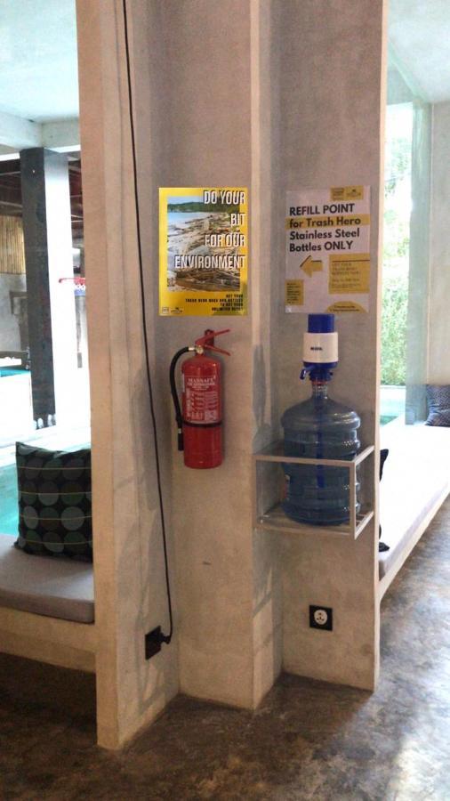 Stellar Capsules Pansiyon Seminyak Dış mekan fotoğraf A fire extinguisher in a public place