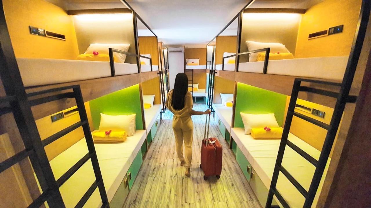 Stellar Capsules Pansiyon Seminyak Dış mekan fotoğraf